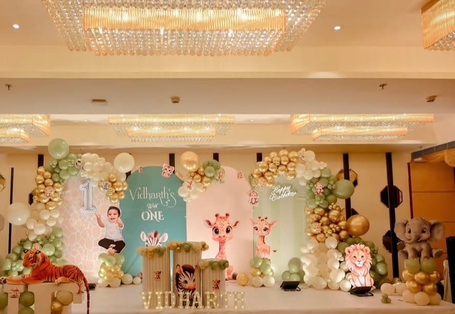 Jungle Birthday Balloon Decoration