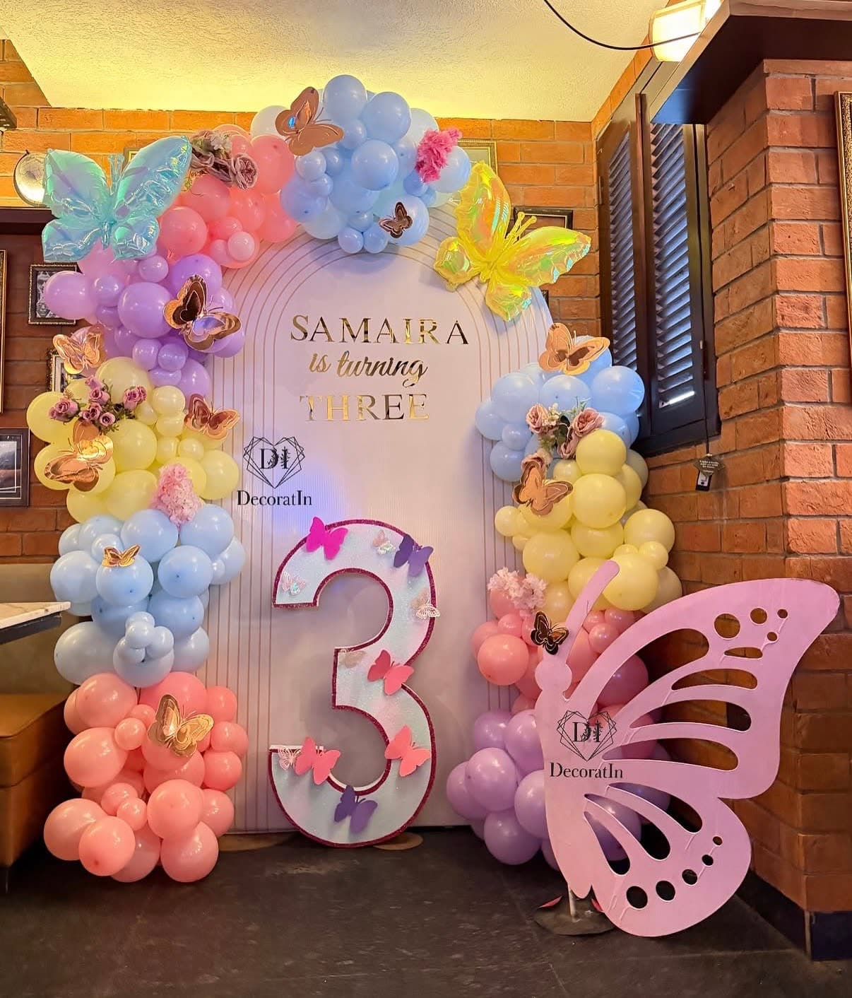Simple birthday balloon decor