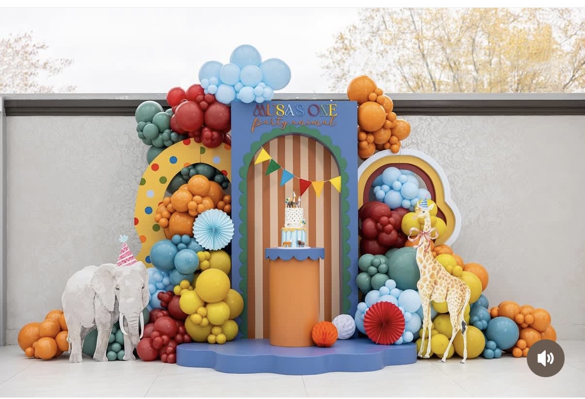 Simple balloon animal decoration