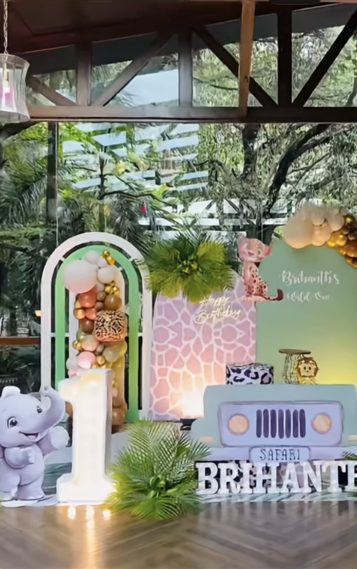 Animal theme birthday decor