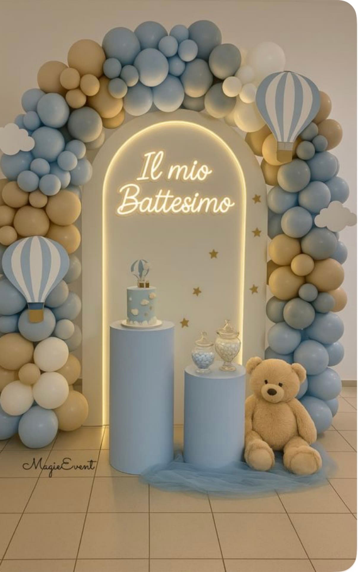 Simple balloon arch decor