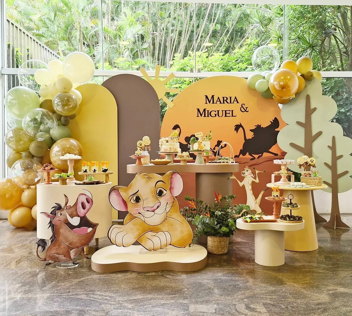 Jungle theme birthday decor