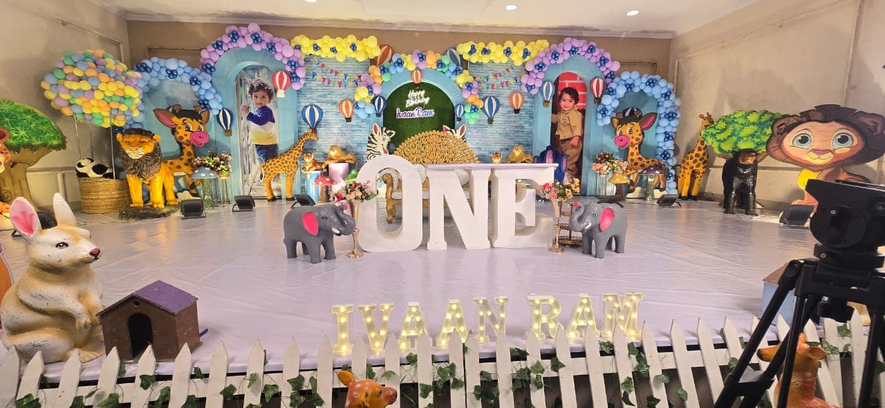 Birthday boy jungle theme decor