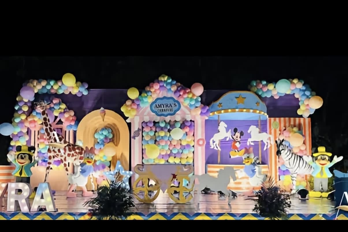 Grand animal theme decor