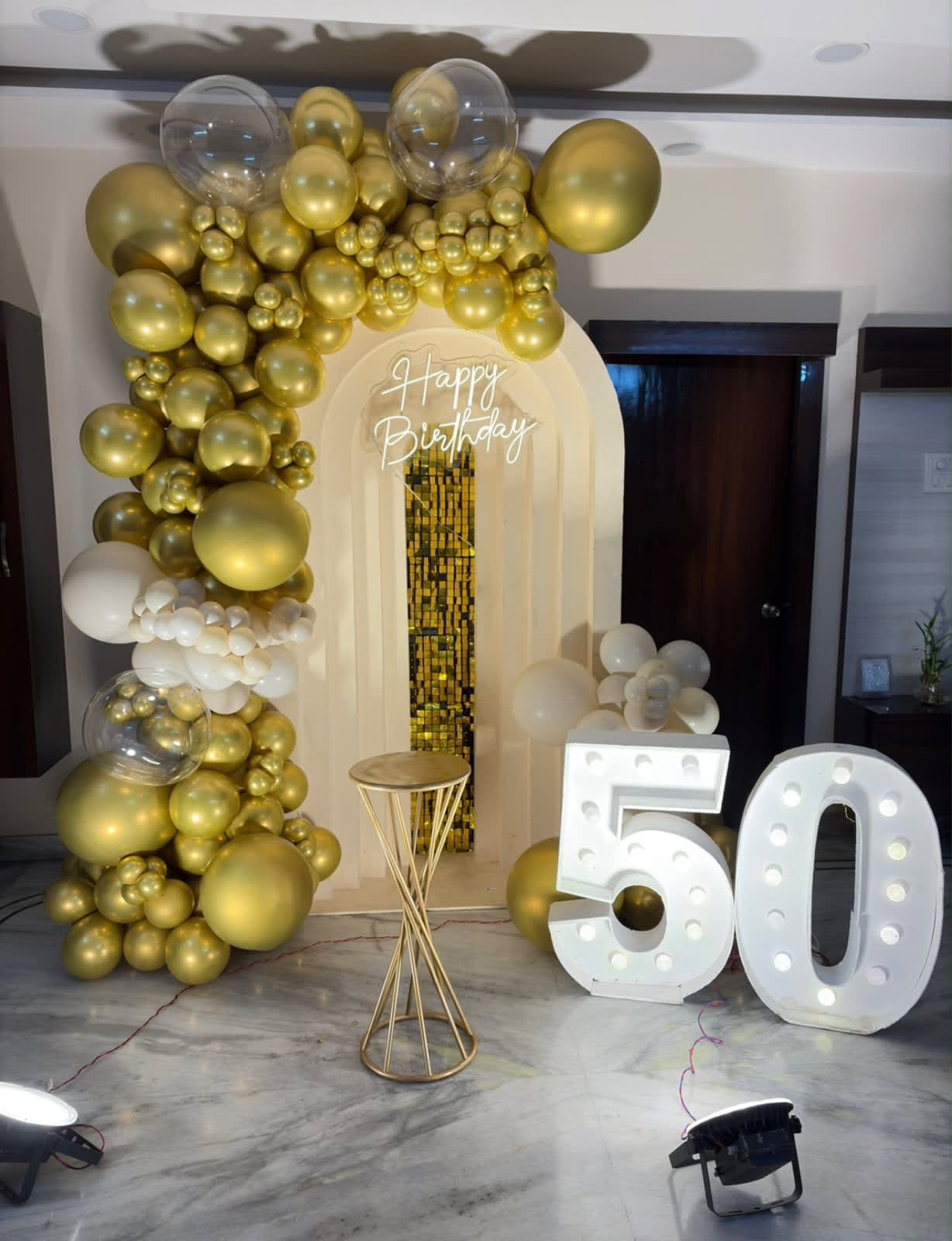 Elegant Gold Balloon Party Decor
